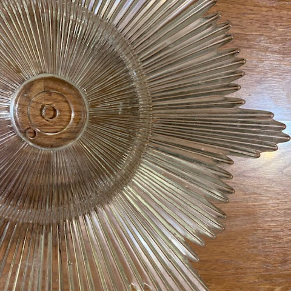 Vintage Art Deco or Mid-Century Modern starburst glass ceiling light shade - Picture 2 of 10